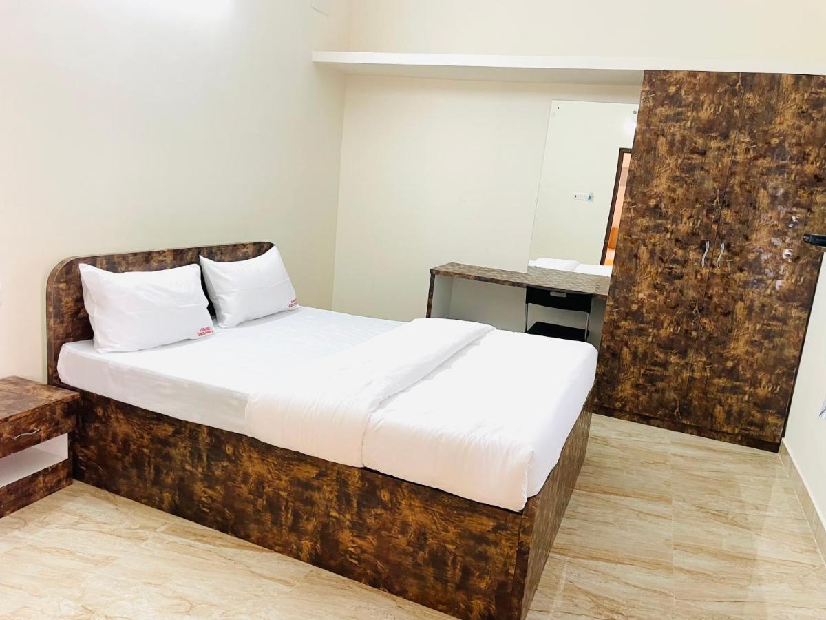 Lsr Service Apartments Tirupati Eksteriør bilde