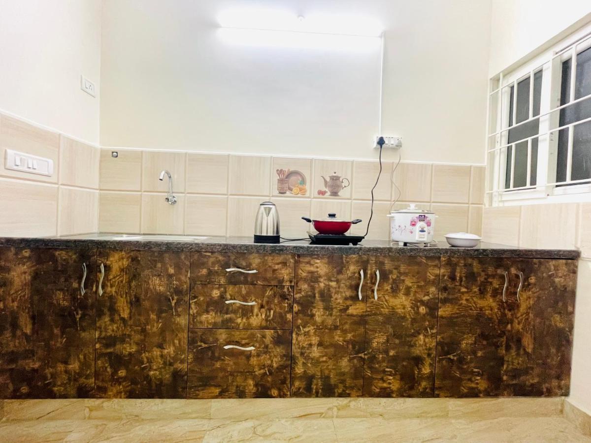 Lsr Service Apartments Tirupati Eksteriør bilde