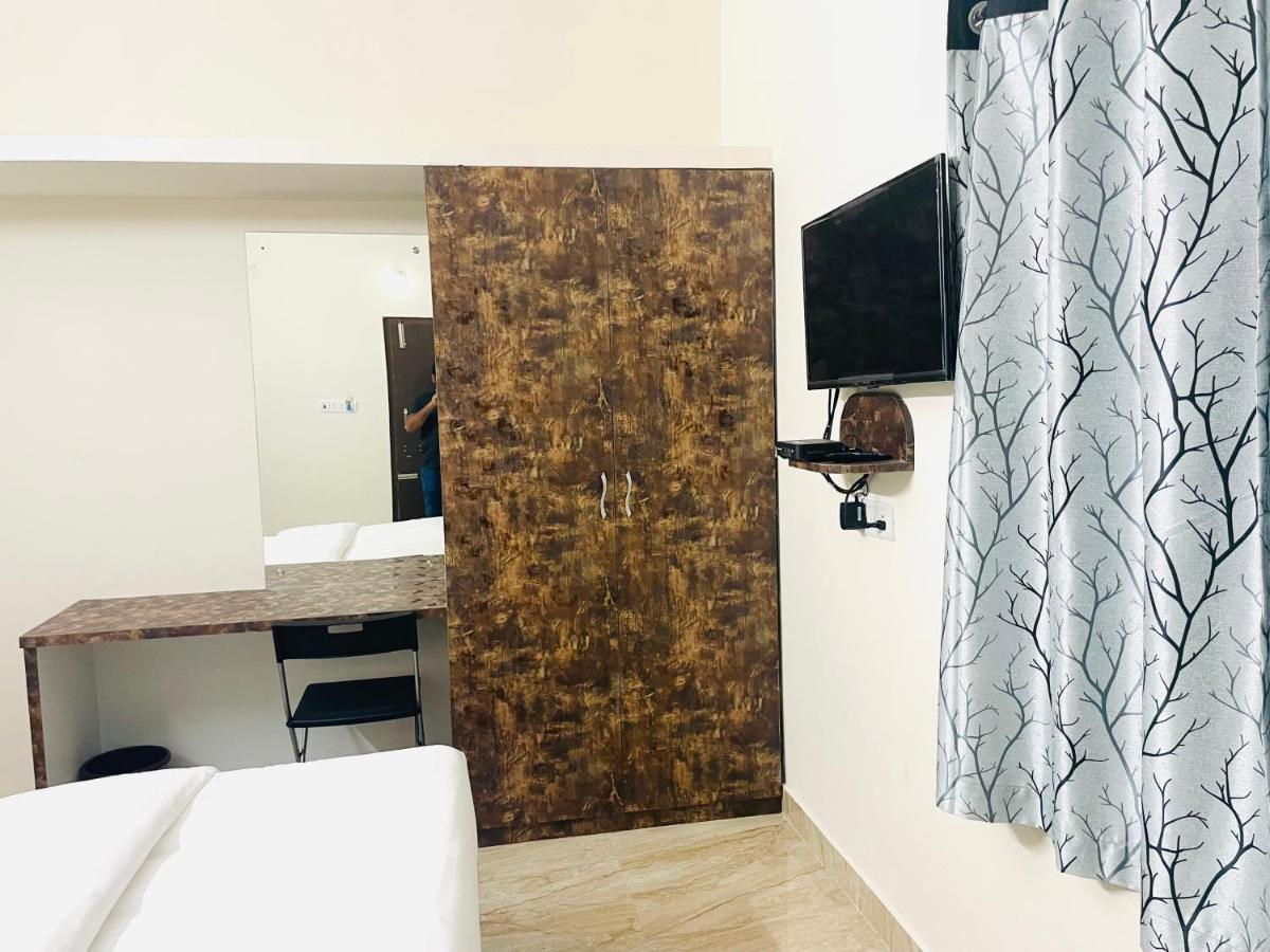 Lsr Service Apartments Tirupati Eksteriør bilde