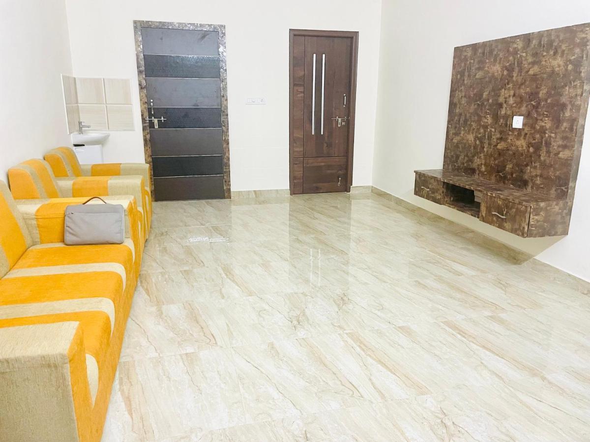 Lsr Service Apartments Tirupati Eksteriør bilde