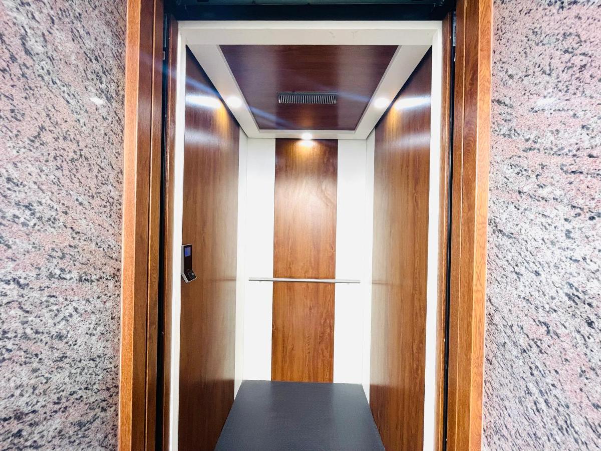 Lsr Service Apartments Tirupati Eksteriør bilde